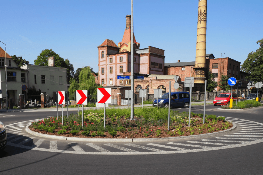 Uroczyste otwarcie ronda im. Urszuli Wyrwy, twórczyni związanego z naszą Uczelnią Słupskiego Uniwersytetu Trzeciego Wieku