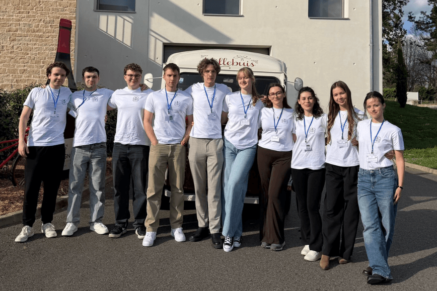 Studenci i wykładowcy Instytutu Zarządzania we Francji